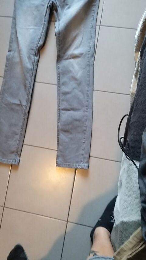 jeans d�lav� gris Neuve 20 Perpignan (66)