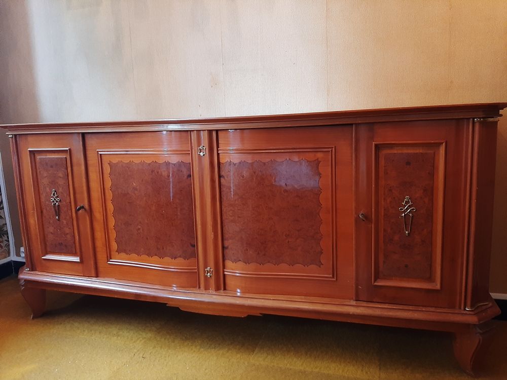 BUFFET EN MERISIER 4 PORTES ET 2 TIROIRS
Meubles
