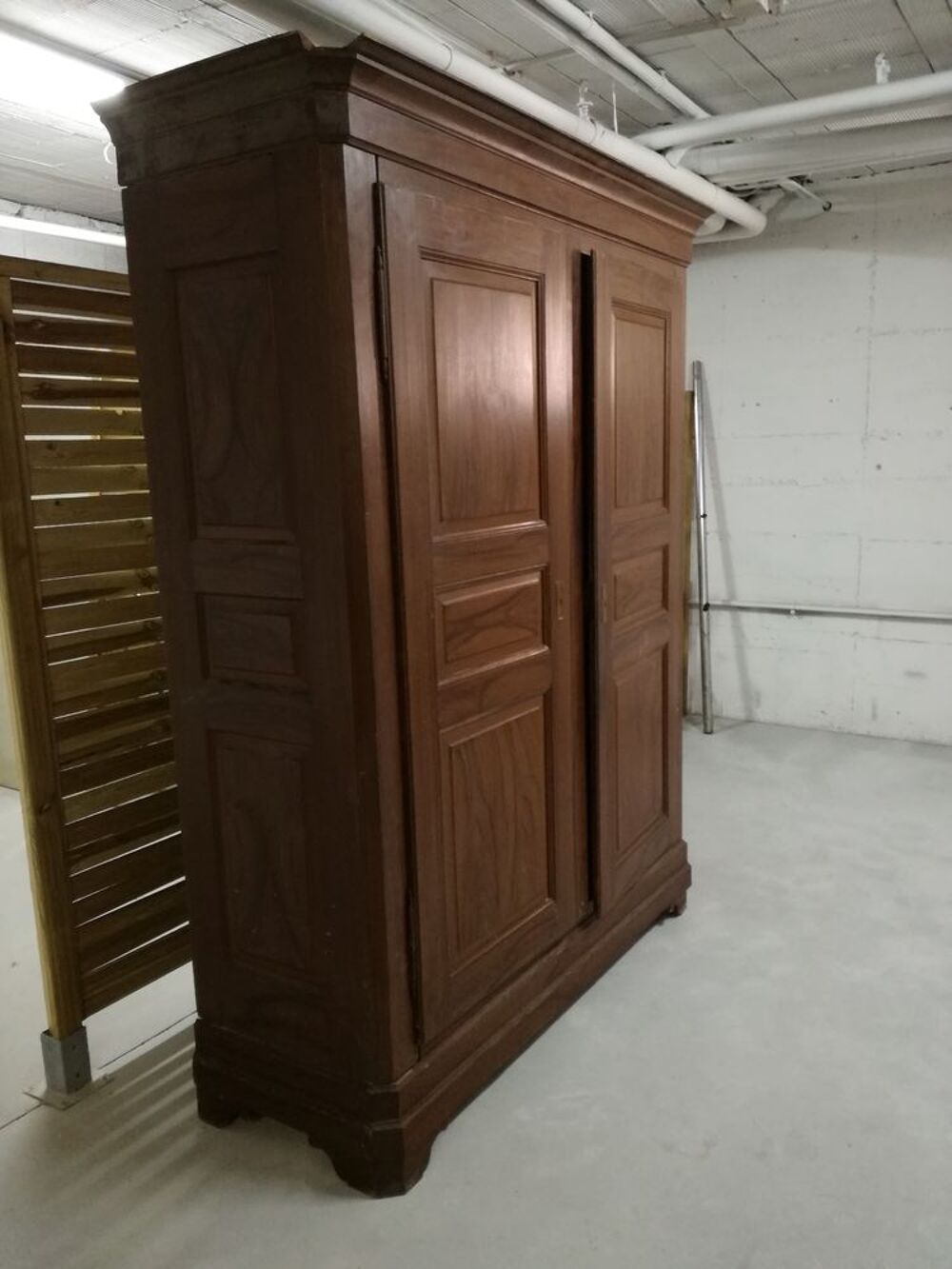 Armoire en pin fonc&eacute;e Meubles