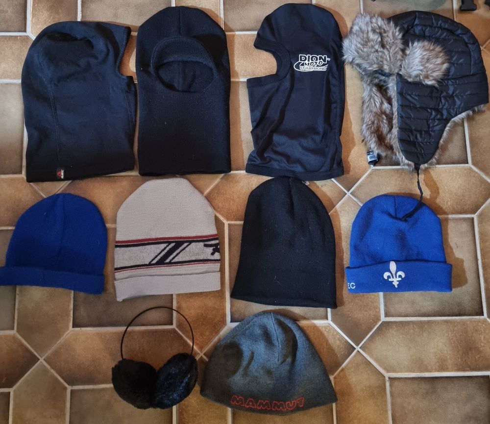 Lot de 10 Bonnets, cagoules, chapka et cache-oreilles Vêtements
