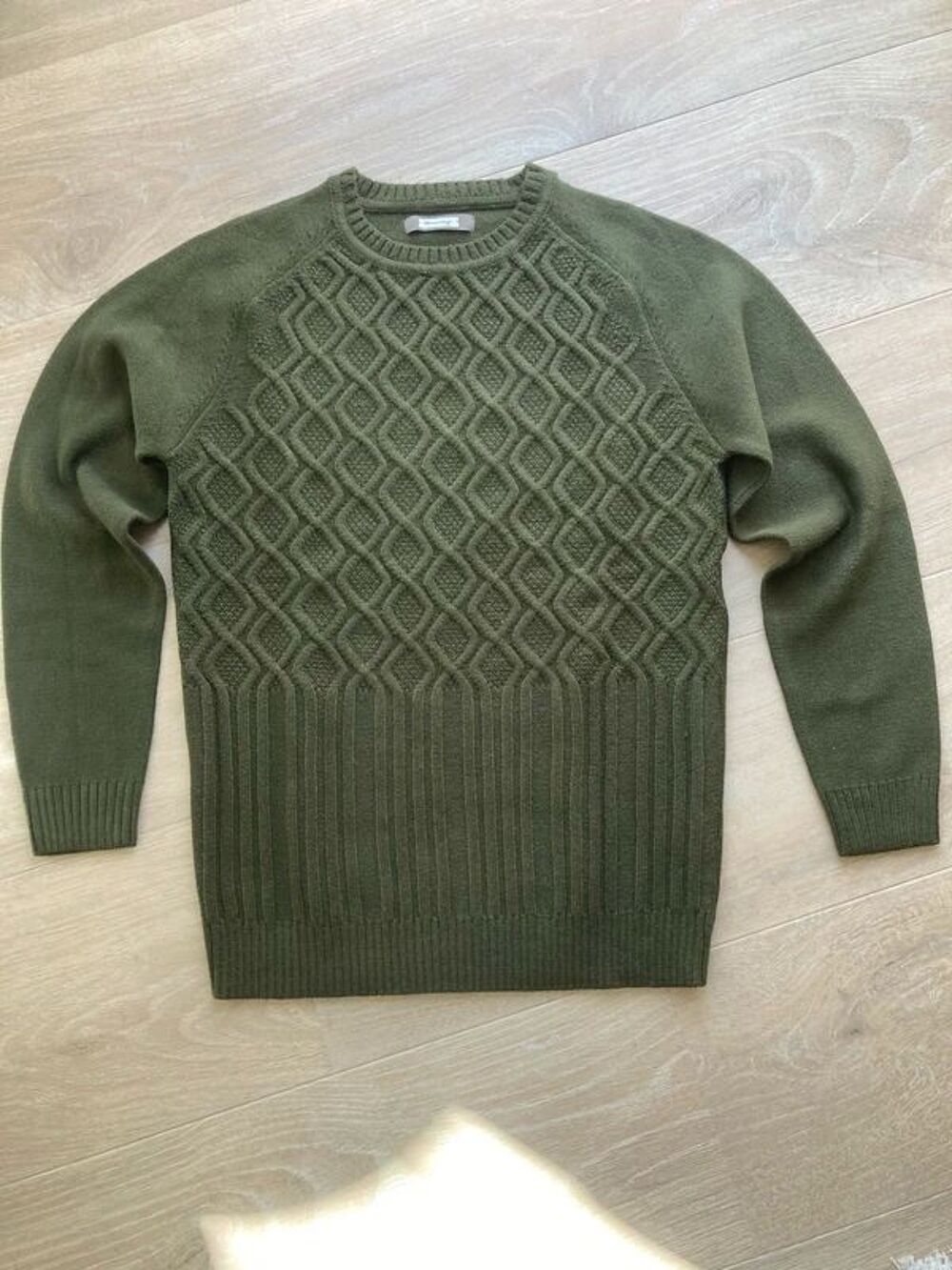 Pull en maille homme
L/XL&middot;Neuf sans &eacute;tiquette Vêtements