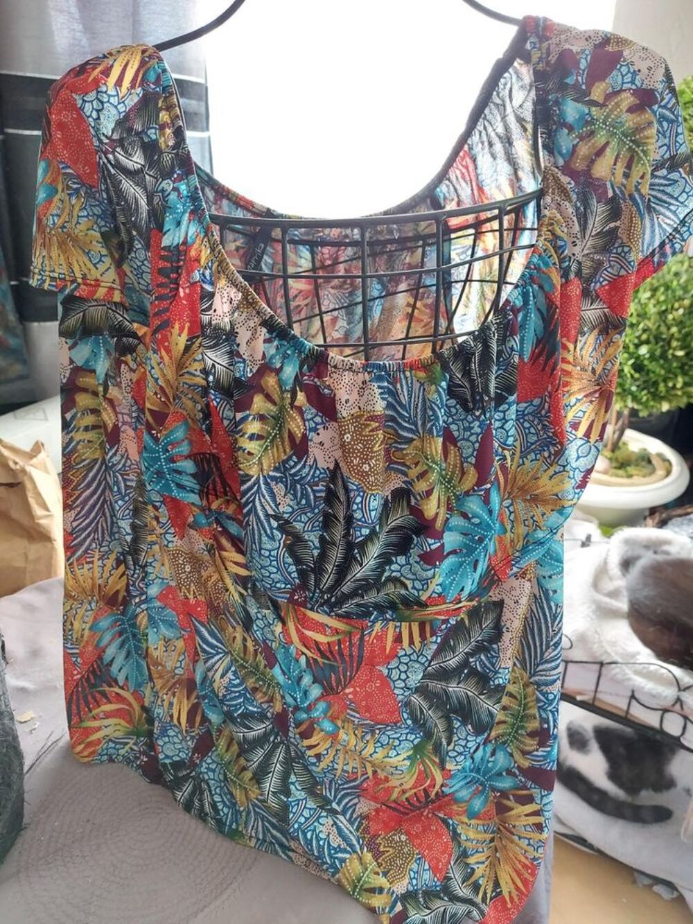 Top fleuri T.XXL Vtements