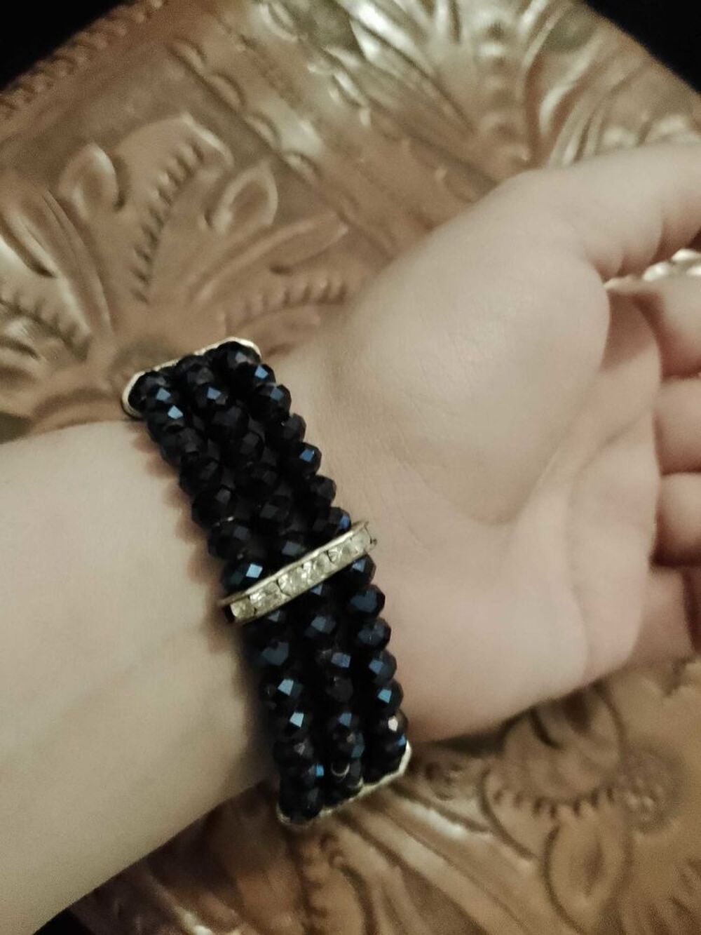 bracelet &eacute;lastique en verre marine et strass translucides vintage ann&eacute;es 80. Bijoux et montres