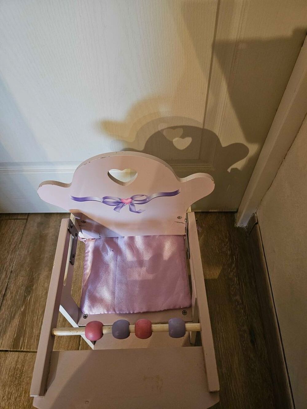 chaise haute avec poupon qui parle Jeux / jouets