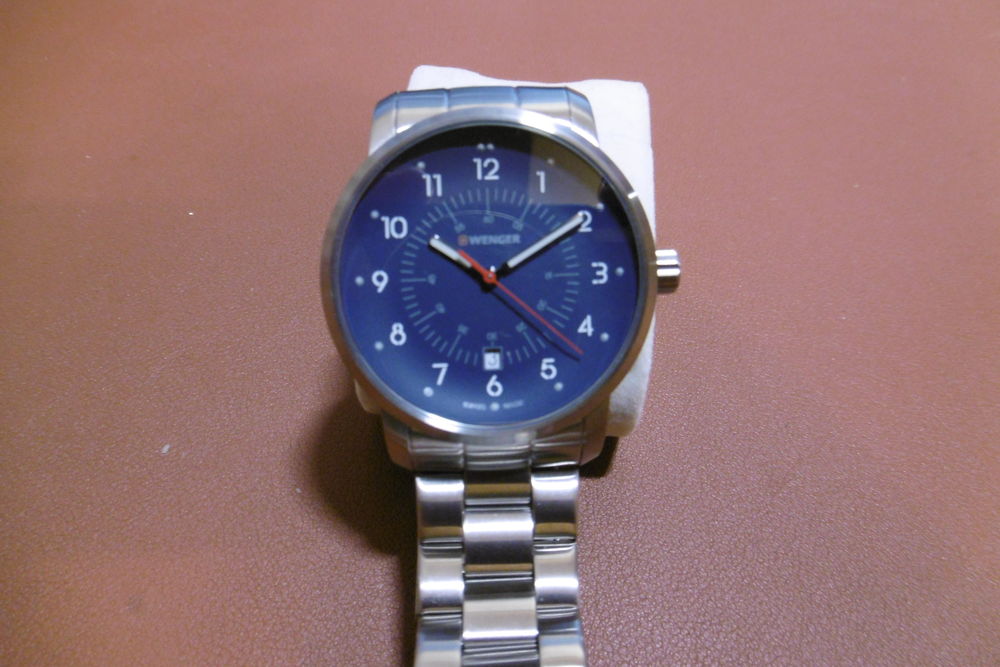 Montre Suisse Wenger NEUVE jamais port&eacute;e Bijoux et montres