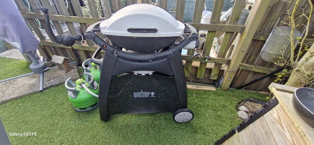 Barbecue Weber Q2 Bon &eacute;tat + 2 btls gaz + support weber Jardin