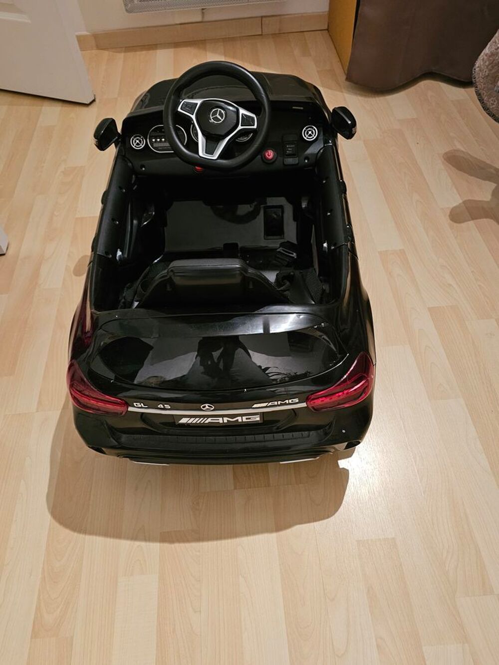 voiture electrique. Jeux / jouets