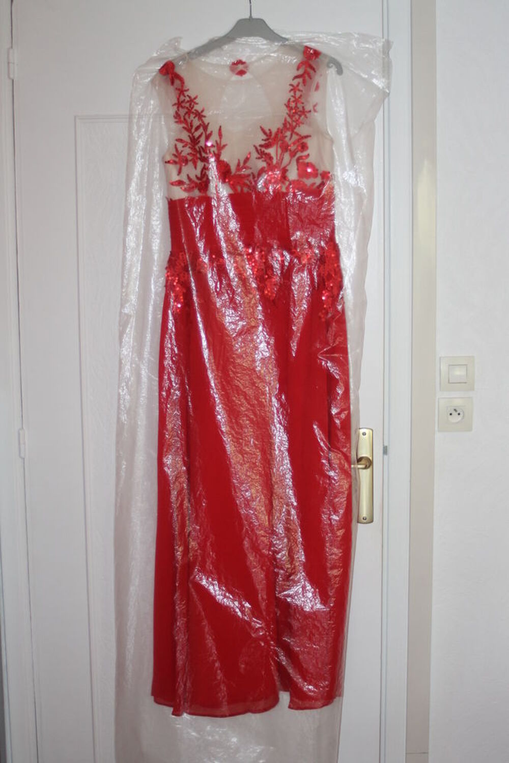 Robe longue c&eacute;r&eacute;monie, soir&eacute;e ou cocktail.Moderne, taille 38 Vêtements