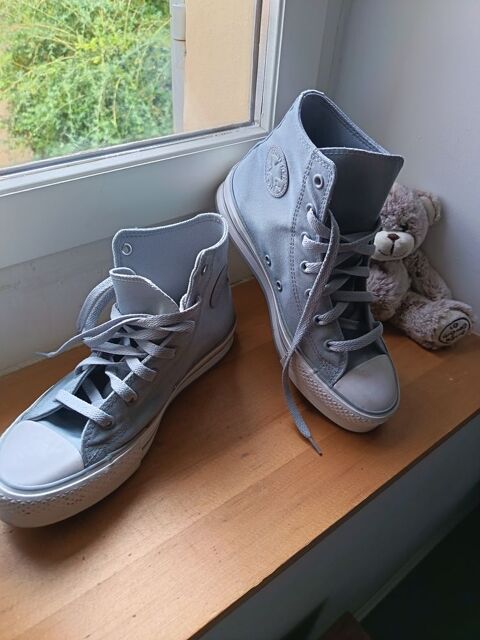 Converse grise 39 25 Peyrolles-en-Provence (13)