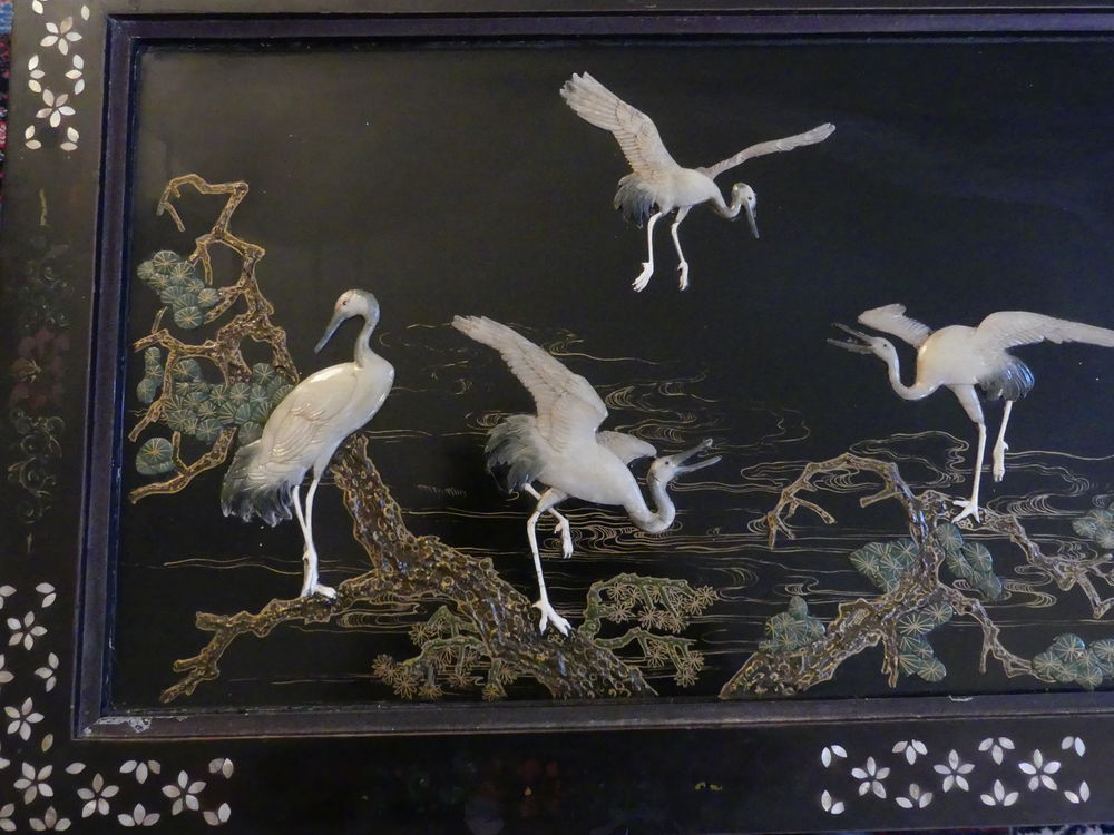 Table chinoise laqu&eacute;e d&eacute;cor H&eacute;rons Meubles