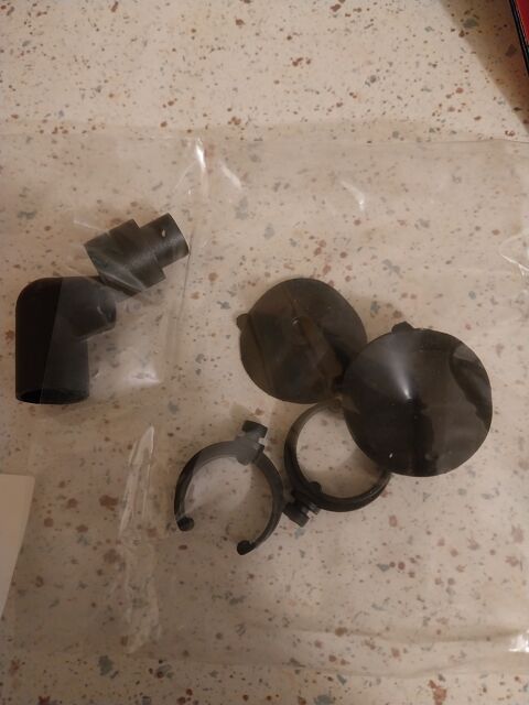 2  VENTOUSES  POUR CHAUFFAGE D'AQUARIUM 4 06160 Juan les pins