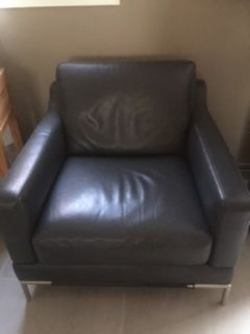 fauteuil et pouff cuirs Meubles
