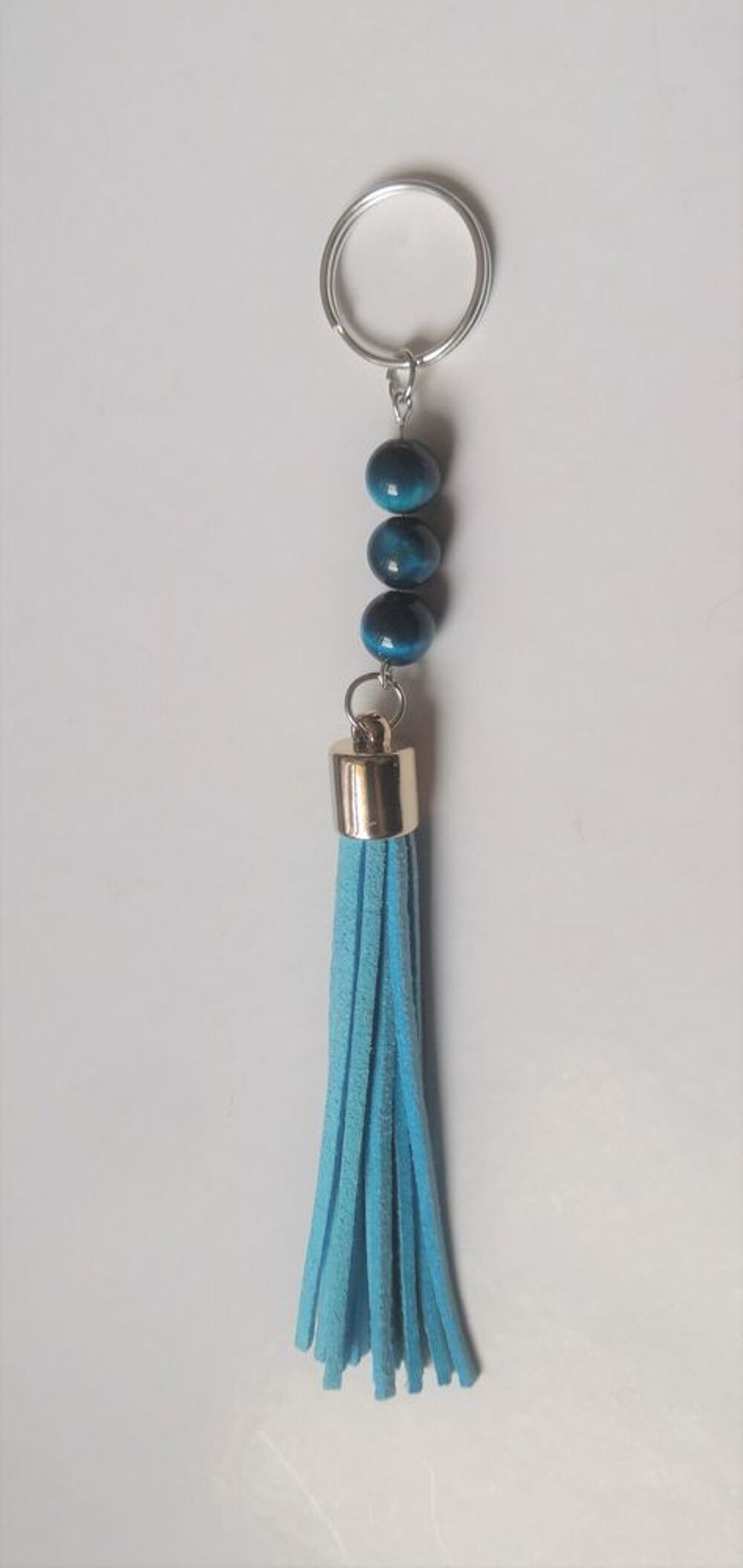 Porte cl&eacute; Grand pompon cuir bleu et perles oeil de Faucon Maroquinerie