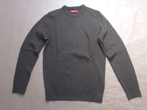 Pull en taille S 4 Montaigu-la-Brisette (50)