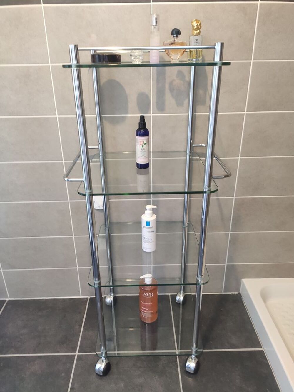 Etag&egrave;re de salle de bain sur roulettes - Meubles