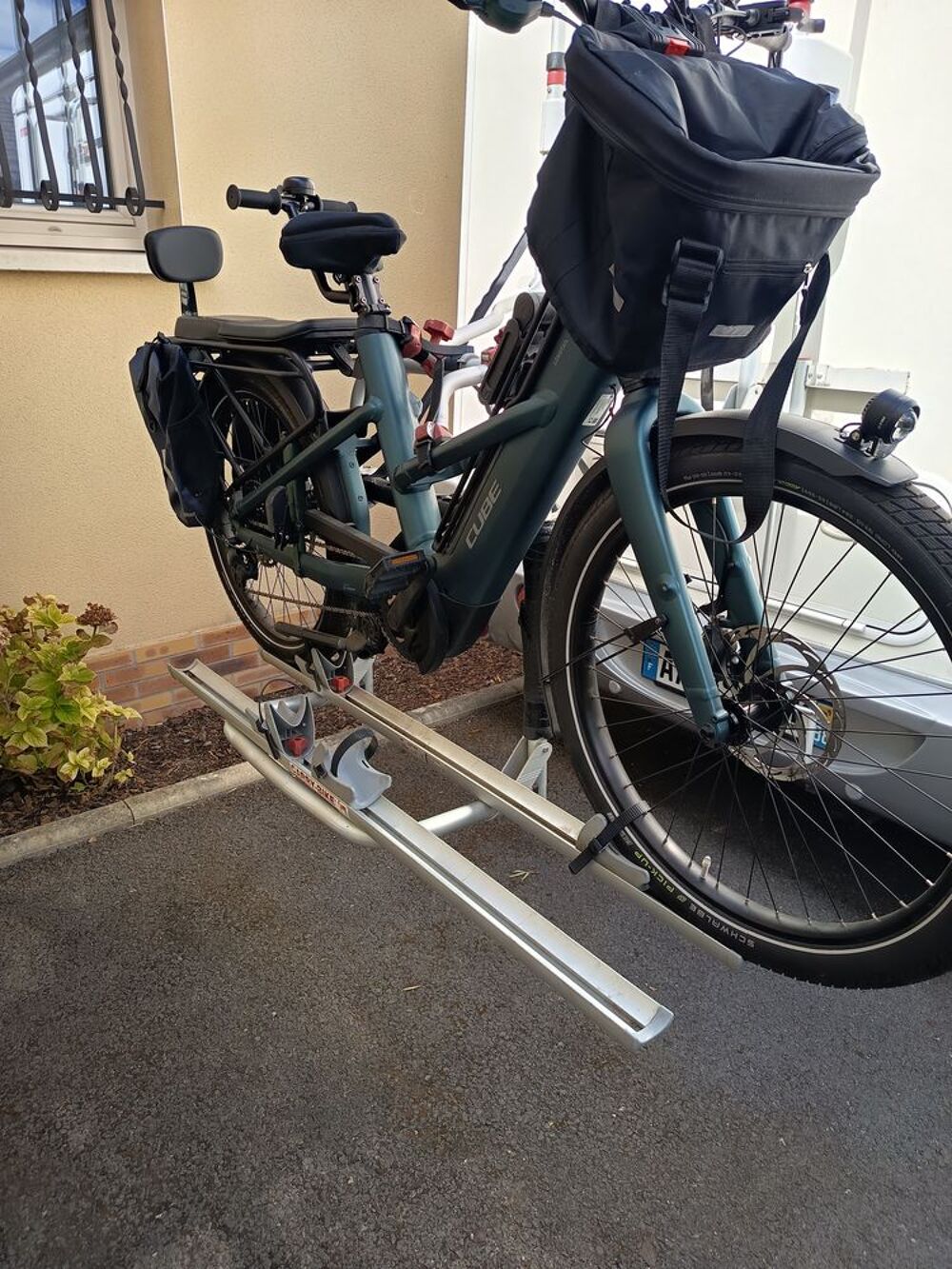 V&eacute;lo &eacute;lectrique cargo LONGTAIL HYBRID 800 CUBE Biplace Vélos