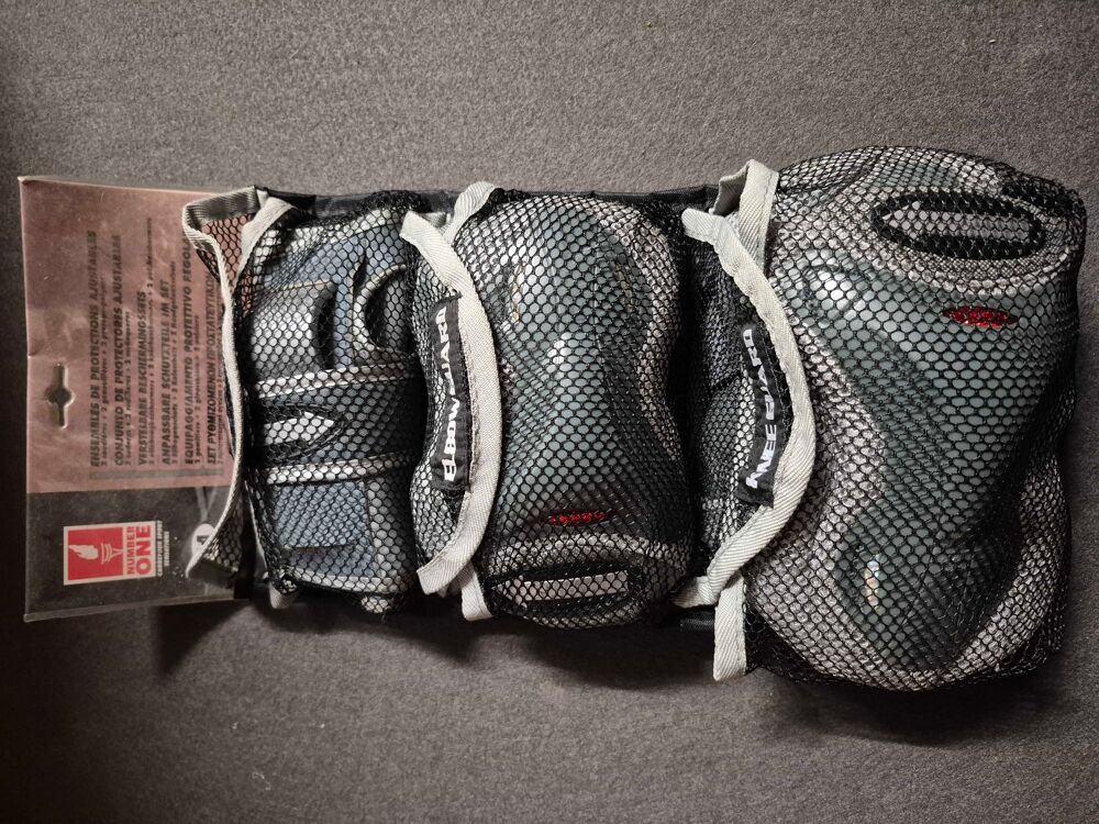 Lot d'&eacute;quipements de protection roller - Taille M - Excellent &eacute;tat Sports