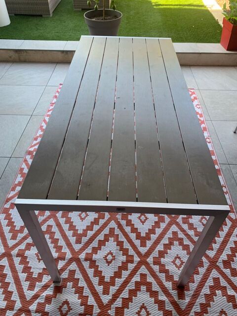 Table aluminium  50 Bormes-les-Mimosas (83)
