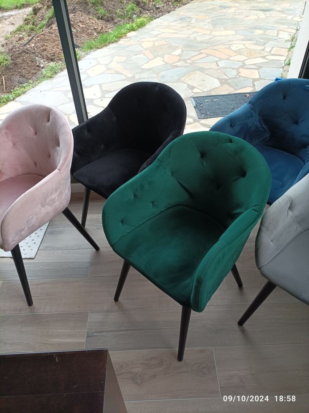 Fauteuils de diff&eacute;rentes couleurs Meubles