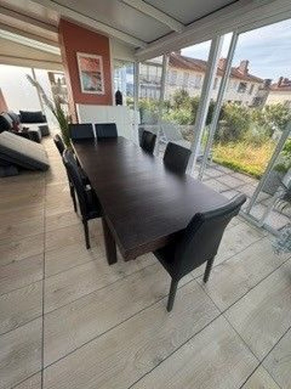 lot d'une table &agrave; manger et de 8 chaises de marque HABITAT Meubles