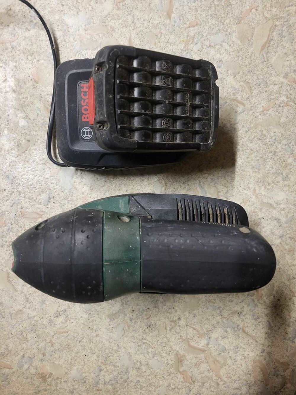 ponceuse vibrante sans fil Bosch avec batterie et chargeur Bricolage