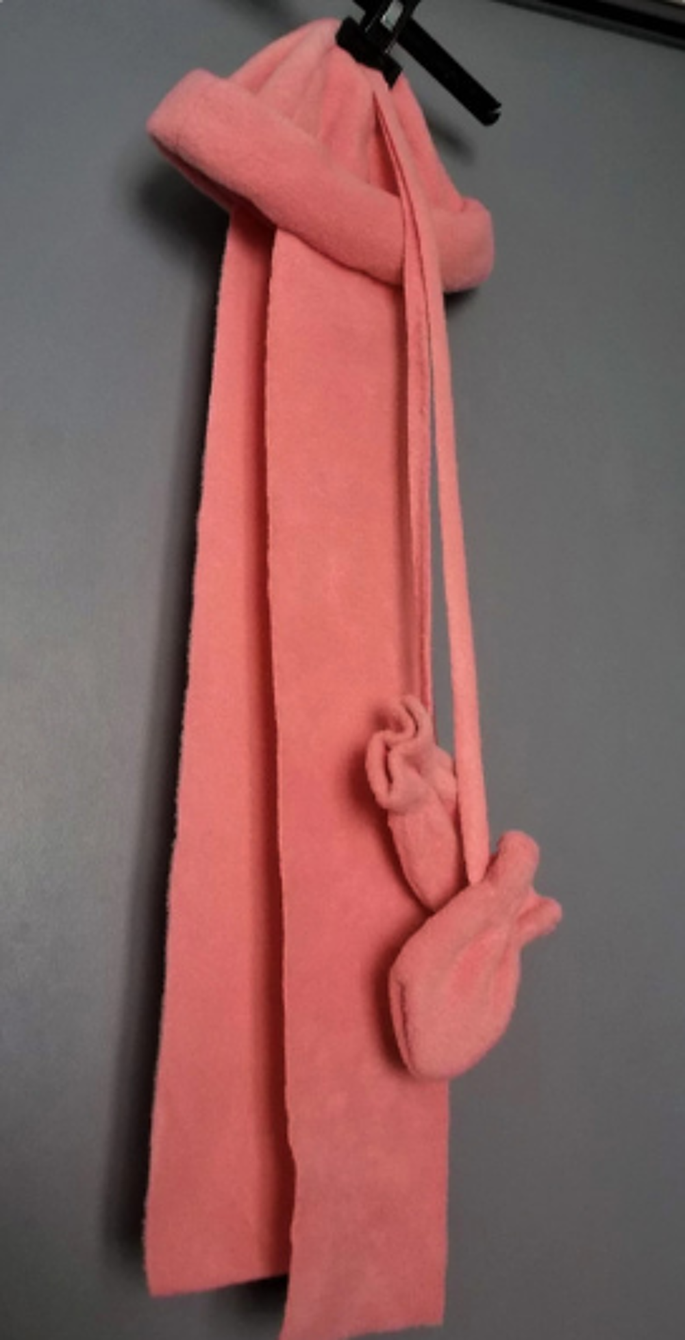 Bonnet/Chapka avec &eacute;charpe attenante + moufles 
Puériculture