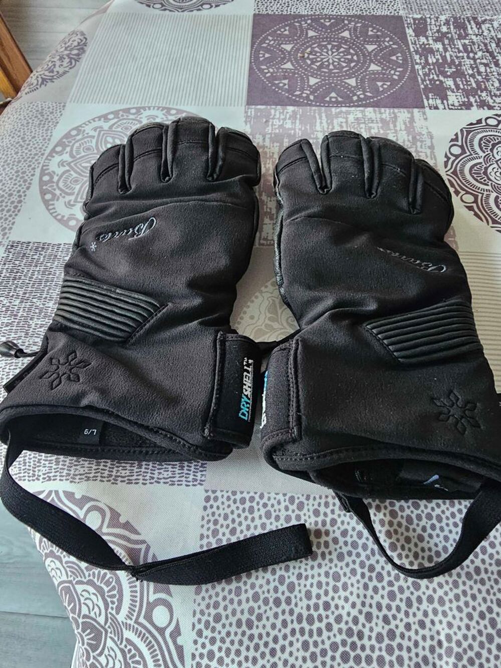 casque ski , lunettes ski et gants ski Sports