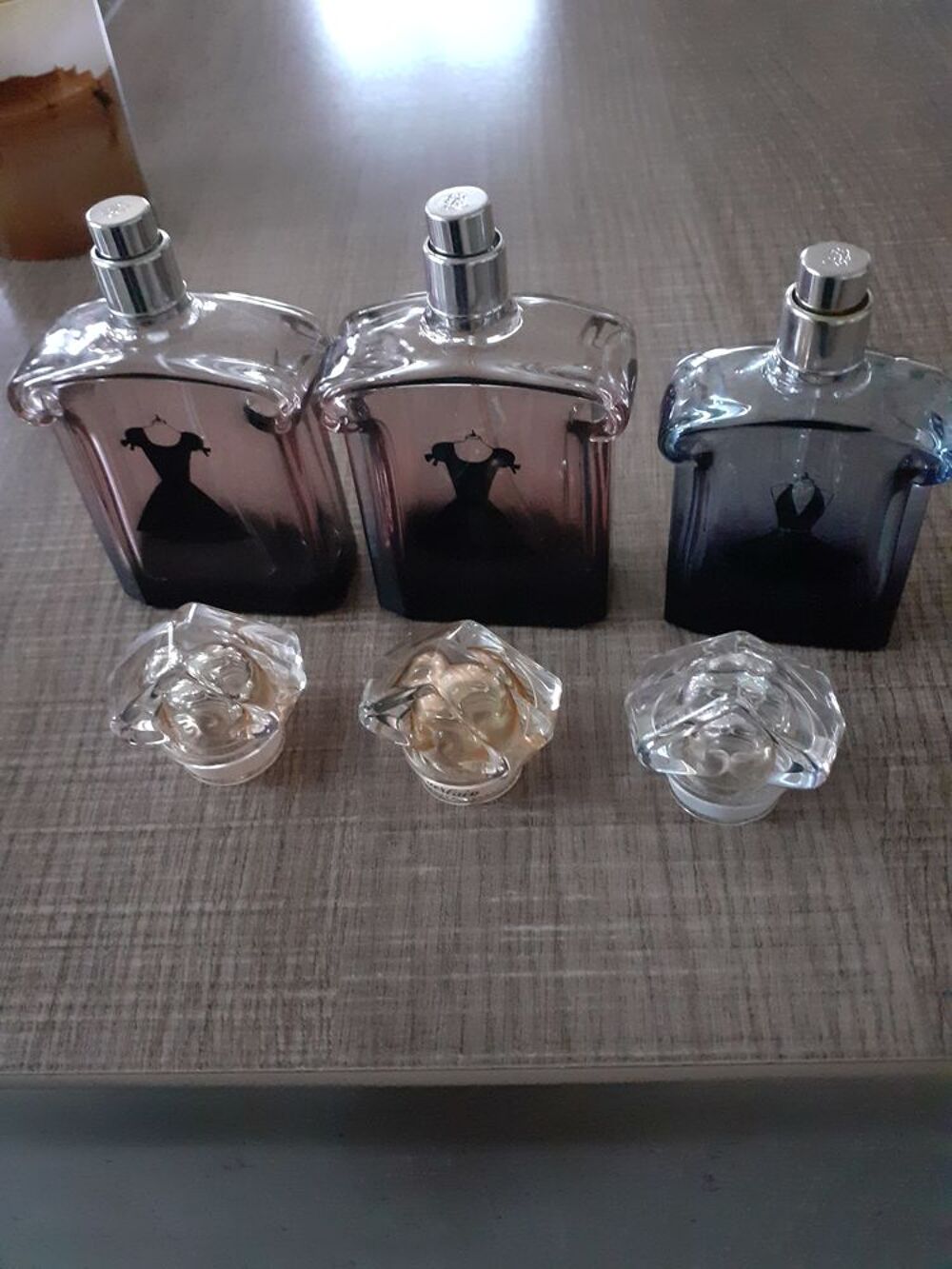 lot de 3 flacons vides de parfum la petite robe noire Décoration