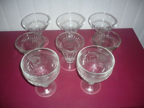 LOT DE 8 COUPES EN VERRE 5 Le Versoud (38)