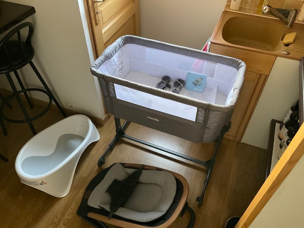 Lit de type cododo quasi neuf.
Mobilier enfants
