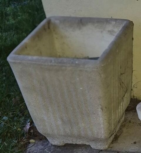 Jardini�res b�ton Perthes (52)