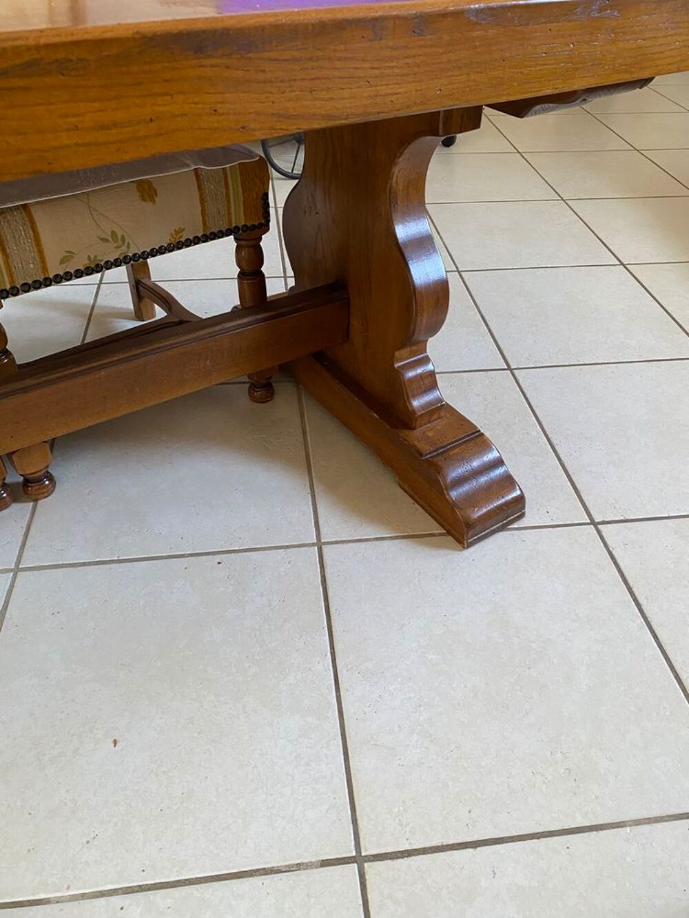 Table monast&egrave;re + 6 chaises style Louis XIII Meubles