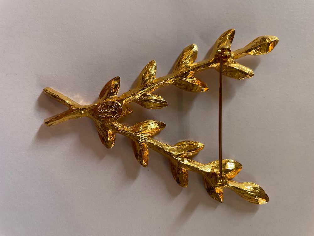 Broche dor&eacute;e feuille laurier en V Ines De La Fressange Bijoux et montres