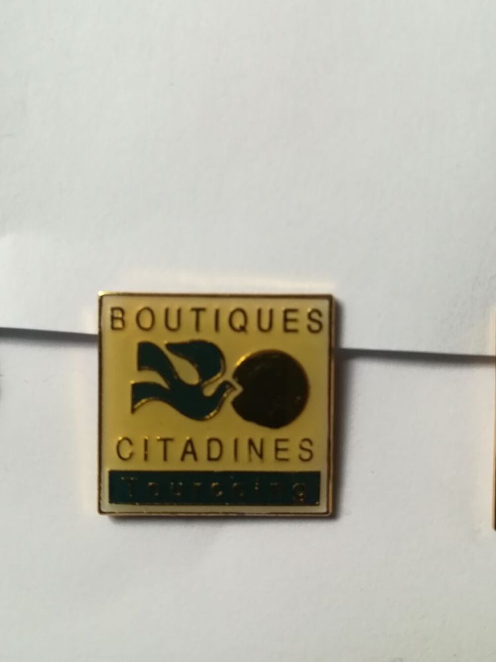 PIN'S LES BOUTIQUES CITADINES (PINS)
