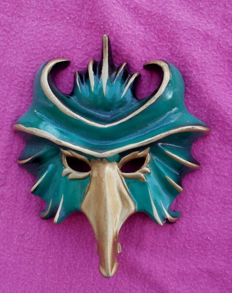 Masque décoratif en porcelaine (coloris vert) 8 Montauban (82)