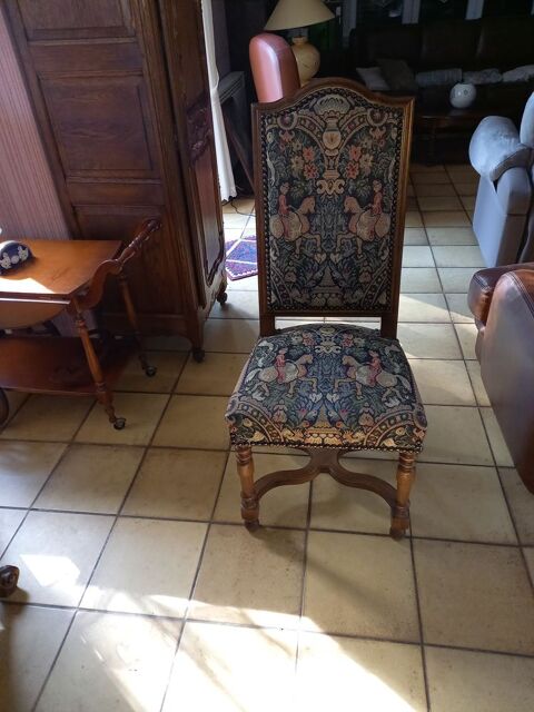 Table chne plus 8 chaises 400 Hombourg-Budange (57)