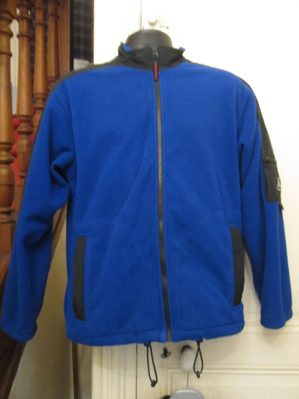 Veste polaire bleue et noire zipp&eacute;e Invicta Vêtements