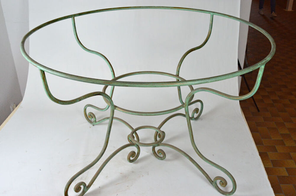 PIETEMENT TABLE RONDE FER FORGE FABRICATION FRANCAISE Meubles