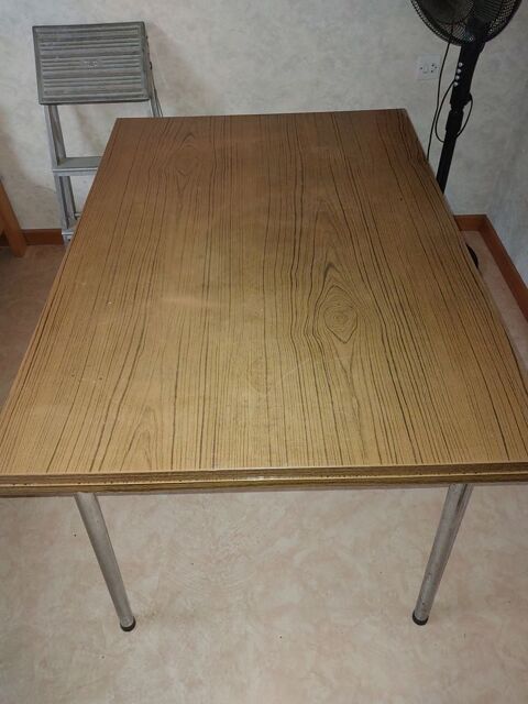 Table en formica Colmar (68)