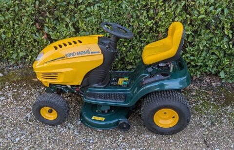 Tracteur tondeuse hydrostatique 15 cv + mulching. Super tat 1650 L'Abergement-Sainte-Colombe (71)