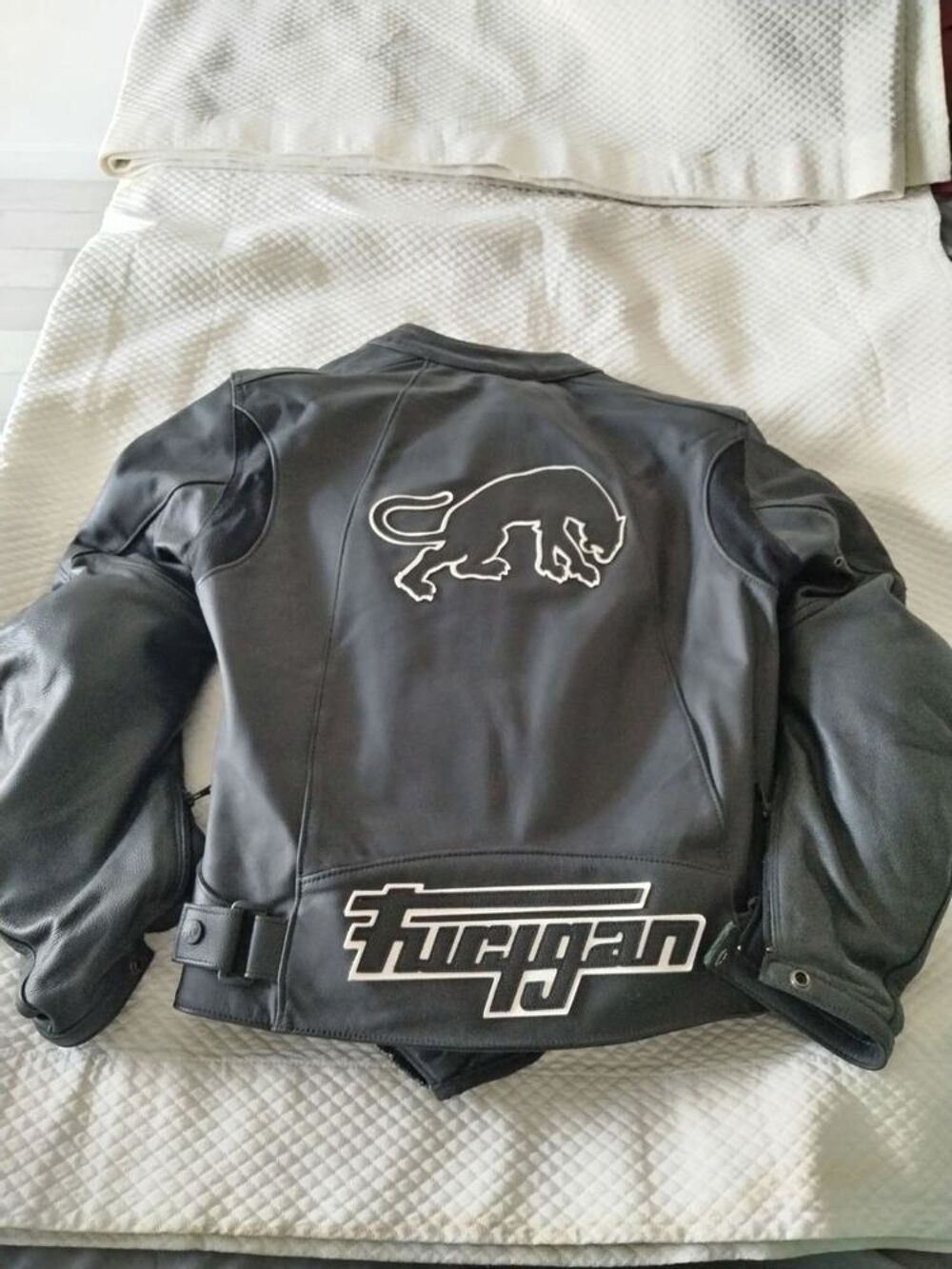 Blouson: 06 80 84 80 86. Vêtements