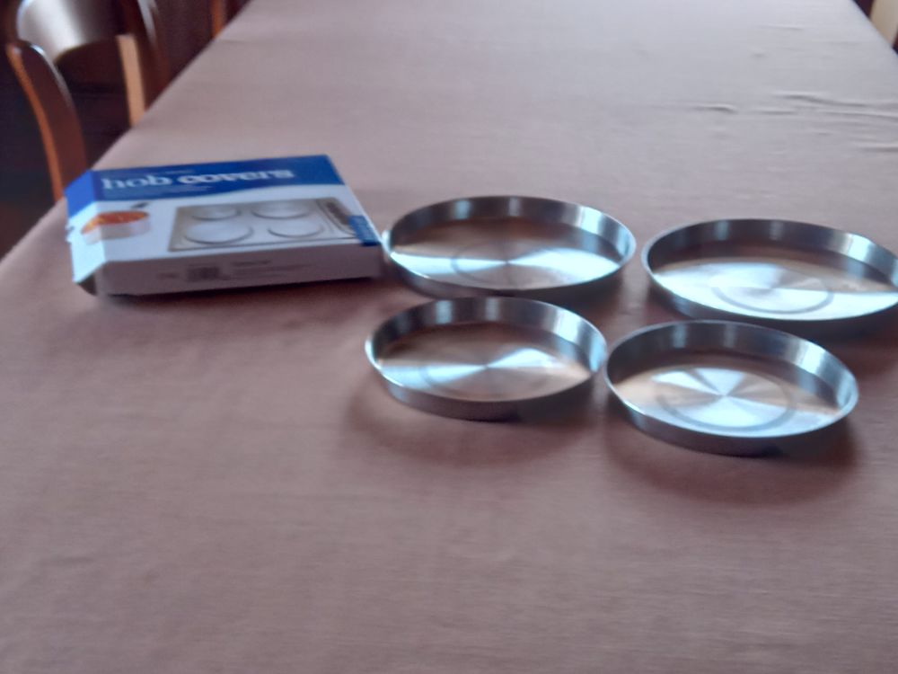 Jeu de 4 protections neuves pour plaques de cuisson. Electroménager
