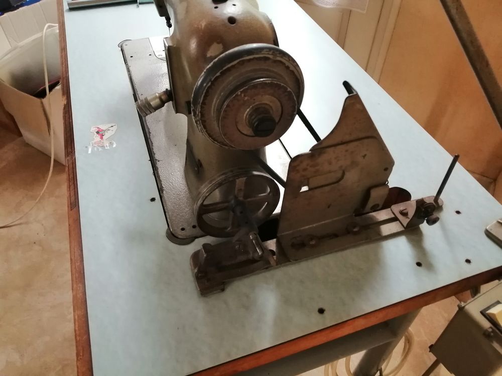 PFAFF, machine &agrave; coudre industrielle Décoration
