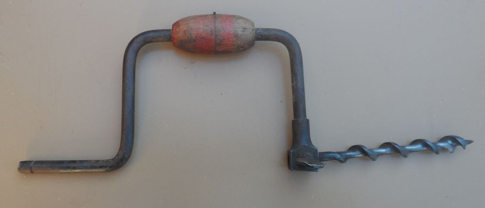 Vilebrequin manuel + m&egrave;che &agrave; bois de 16 vendu avec
Bricolage