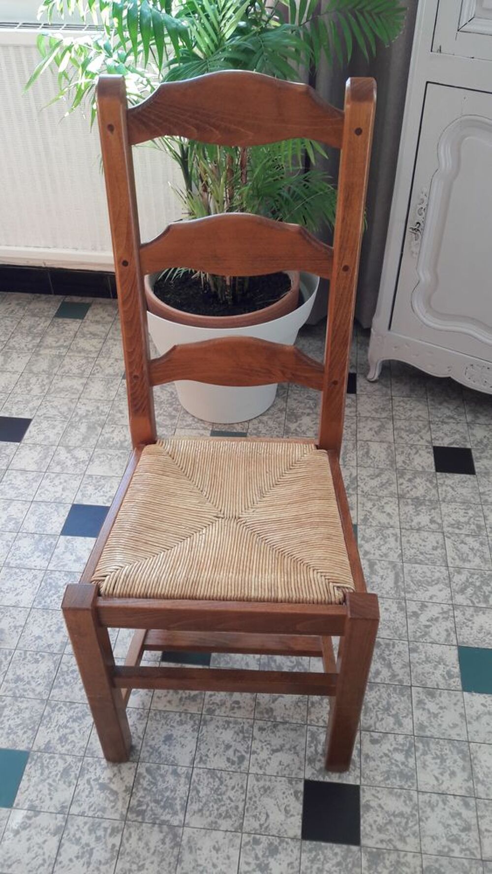 6 CHAISES BOIS MASSIF AVEC MORTAISES. Meubles