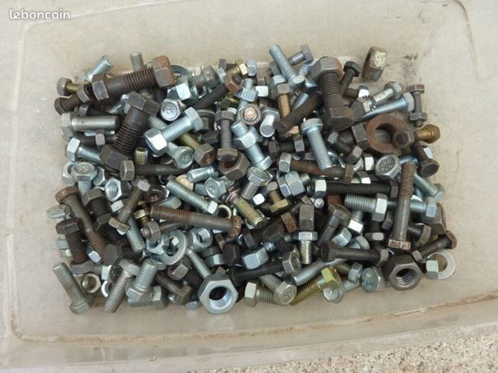 Un lot de boulon de 21 KG Bricolage