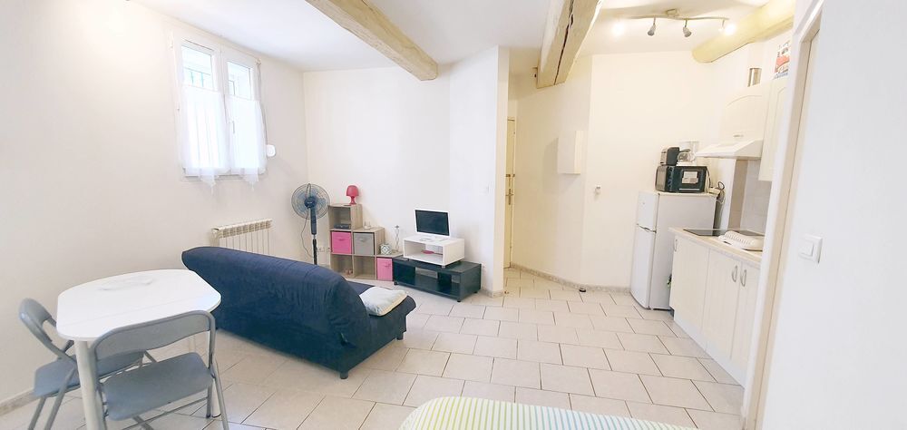   10 m de Nîmes Studio 30 m²- 680 TTC - 1 à 2 mois Vacances  / Offres de location 
