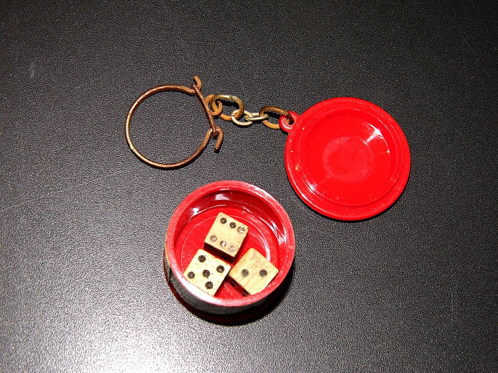 Porte cles TINTIN + 3 d&eacute;s Milou Haddock Herg&eacute; porte clef publicitaire 1965 edition du Lombard 