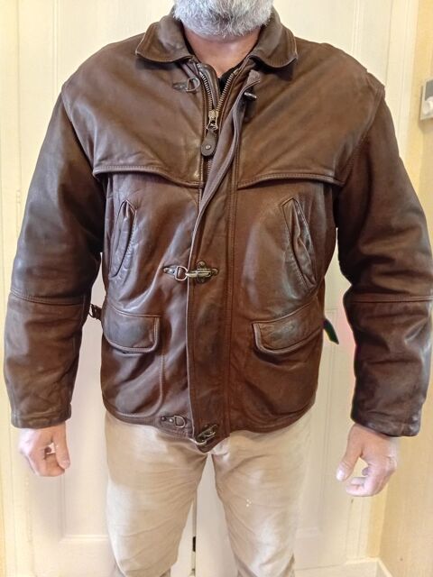 Blouson cuir en tres bon etat... 120 Annonay (07)