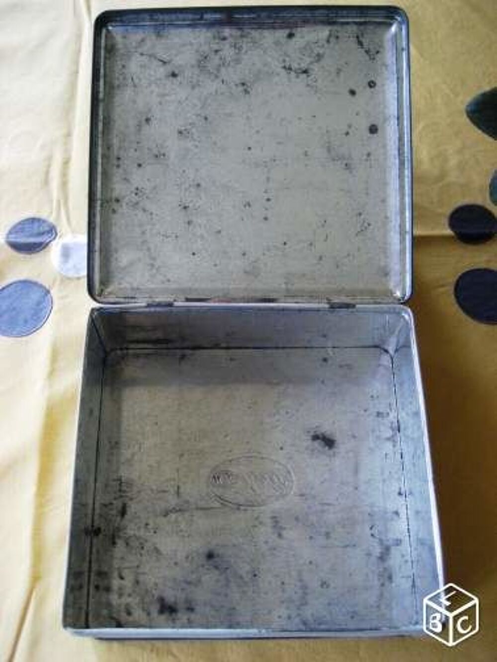 Ancienne boite en t&ocirc;le VAN MELLE 